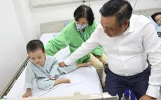 Chủ tịch UBND TP Hà Nội rút ngắn chuyến công tác nước ngoài, tới thăm nạn nhân vụ cháy chung cư mini