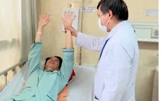 Cấp cứu thành công một thanh niên đang đạp xe bị đột quỵ