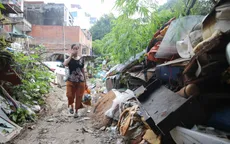 Bãi rác tự phát, bốc mùi hôi thối trong lòng Hà Nội