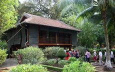 Thăm Khu di tích Chủ tịch Hồ Chí Minh tại Phủ Chủ tịch