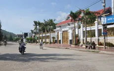 Bình Định: Đang chạy xe trên đường, người phụ nữ bất ngờ bị tạt axít