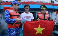 Tuyên truyền chống khai thác thủy sản bất hợp pháp cho ngư dân huyện đảo Phú Quý