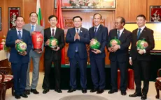 Chủ tịch Quốc hội gặp các Đại sứ Việt Nam và cộng đồng người Việt tại một số nước châu Âu