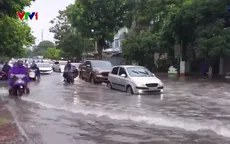 Mưa lớn kéo dài, nhiều tuyến đường ở TP Thanh Hóa bị ngập lụt