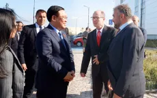 Chủ tịch Quốc hội Vương Đình Huệ thăm cảng BMF Burgas