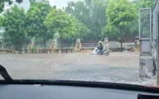 Đường phố Hà Nội ùn ứ cục bộ trong cơn mưa lớn đầu ngày