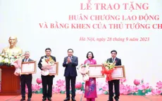 Khen thưởng nhiều tập thể, cá nhân thuộc Ủy ban Thường vụ Quốc hội
