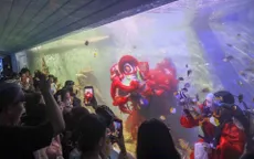 Độc đáo đeo bình dưỡng khí, bụng quấn chì múa lân dưới nước