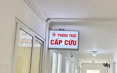 Hy hữu: Bé gái bị vợt cầu lông găm vào đầu hôn mê