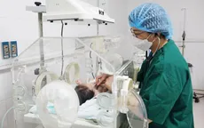 Cứu bé sơ sinh nguy kịch ngay khi vừa chào đời
