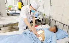 Thủng tá tràng do nuốt phải tăm tre dài 5cm