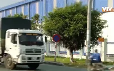 Tài xế than khổ vì loạt biển cấm dừng, đỗ trong khu công nghiệp