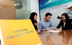 Cầm sổ đỏ vay 300 triệu đồng, phải mua bảo hiểm 20 triệu đồng