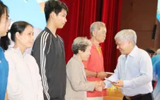 1.000 người dân có hoàn cảnh khó khăn nhận quà Tết của lãnh đạo Trung ương và tỉnh Bình Dương