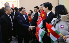 Thủ tướng thăm Trung tâm Thương mại của người Việt ở Hungary