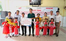 Tặng 120 máy tính cho học sinh tiểu học khó khăn tại Bình Tân, TP Hồ Chí Minh
