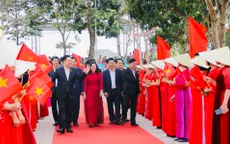 Chủ tịch Quốc hội trao 200 suất quà Tết đến người có hoàn cảnh khó khăn