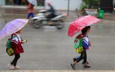 Học sinh Hà Nội nghỉ học vì rét, nhiều phụ huynh xoay sở phương án trông con