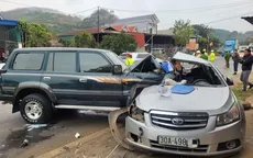 2 ô tô va chạm cực mạnh, một điều dưỡng tử vong