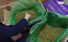Nhiều hàng hóa, bánh kẹo không rõ nguồn gốc trà trộn thị trường Tết