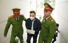 Xét xử vụ Việt Á: Dẫn giải ông Chu Ngọc Anh và ông Nguyễn Thanh Long đến tòa