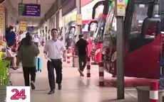 Bến xe nhộn nhịp người dân về quê ăn Tết sớm