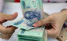 Công nhân mong mỏi chờ thưởng Tết