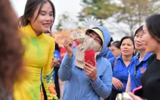 Thắp lửa niềm tin cho người lao động khó khăn dịp Tết Giáp Thìn