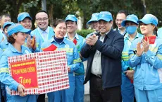 Thủ tướng thăm, chúc Tết công nhân, người lao động, lực lượng trực Tết tại Hà Nội