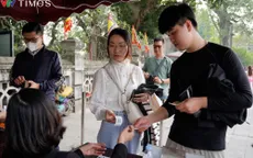 Ý kiến của người dân xung quanh việc bán vé tham quan đền Quán Thánh