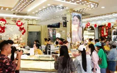 Nhộn nhịp cảnh mua vàng, cá lóc ở Cần Thơ ngày vía Thần tài