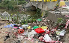 Hàng ngàn túi nylon xanh đỏ “tiễn” ông Táo về trời