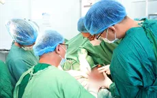 Lóc toàn bộ da đầu do cuốn vào máy kéo sợi