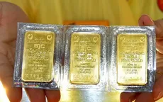 Giá vàng trong nước ngược chiều thế giới