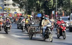 TP Hồ Chí Minh: Người lao động mưu sinh dưới thời tiết nắng nóng