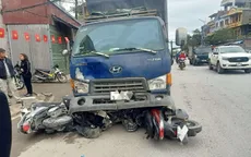 Hà Nội: Ô tô đâm liên hoàn 4 xe máy khiến 1 người tử vong