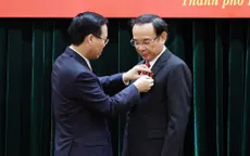 Chủ tịch nước trao Huy hiệu 45 năm tuổi Đảng cho Bí thư Thành ủy TP Hồ Chí Minh