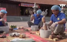 Làng nghề giò chả tất bật vào vụ Tết
