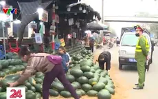 Khó khăn xử lý lấn chiếm vỉa hè, lòng đường để họp chợ giữa Thủ đô