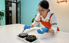 Bánh bông lan than tổ ong gây sốt mạng xã hội