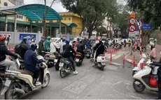 Hà Nội thí điểm cấm ô tô qua cổng trường học