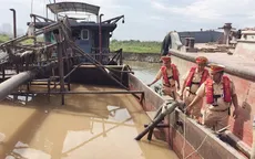 Cảnh sát đường thủy nổ súng cảnh cáo, bắt các tàu hút cát trái phép trên sông Hồng