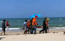 Tìm thấy thi thể cháu bé thứ 2 trong vụ hai anh em sinh đôi bị sóng cuốn mất tích