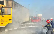 Xe tải bốc cháy trên cao tốc TP Hồ Chí Minh - Long Thành - Dầu Giây