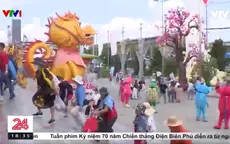 Hàng ngàn người đổ về Suối Tiên trong ngày Giỗ Tổ Hùng Vương