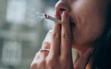 Hút thuốc ở phụ nữ trẻ trung lưu tại Anh tăng 25% trong 10 năm qua