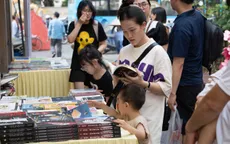 Hội sách thu hút nhiều độc giả ngày cuối tuần