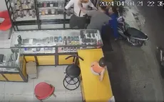 Chủ cửa hàng đang bế con tóm gọn tên cướp điện thoại