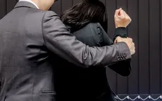 Quấy rối tình dục nơi làm việc - Không thể biện minh là "quan tâm quý mến"!