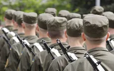 Ukraine đình chỉ tất cả các dịch vụ lãnh sự cho nam giới trong độ tuổi quân nhân tị nạn ở nước ngoài